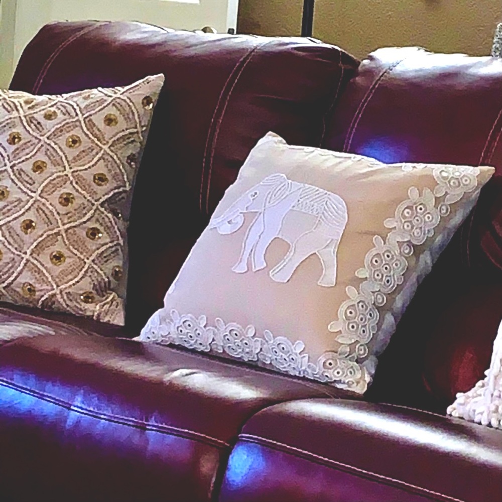 ❌❌**S*O*L*D**❌❌Gorgeous imported Beaded Elephant pillow